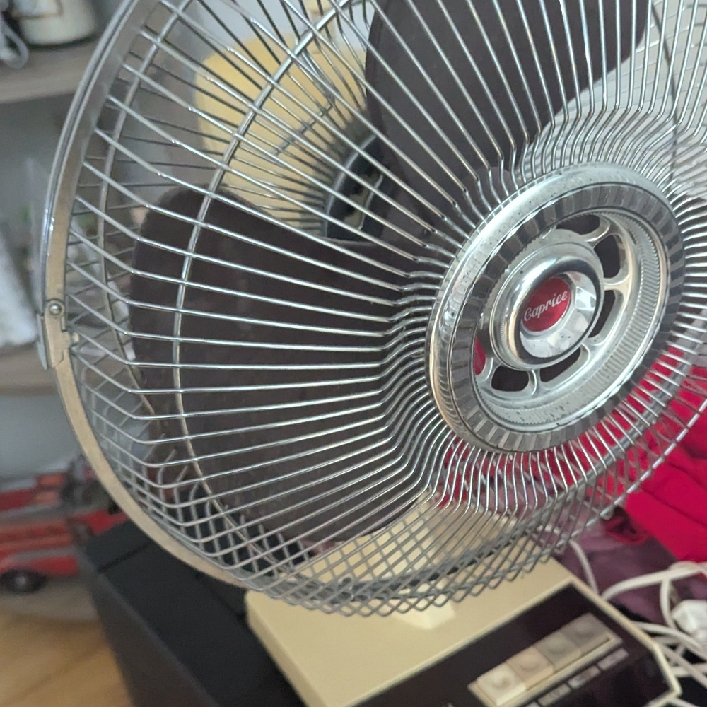 Vintage Caprice 3 Speed Oscillating Table Fan Brown Blades Chrome Cage Retro 70s